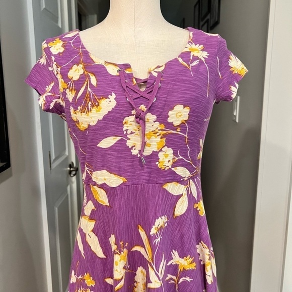 CHAPS lavender maxi with yellow floral pattern and lace up neckline dress - Picture 12 of 14